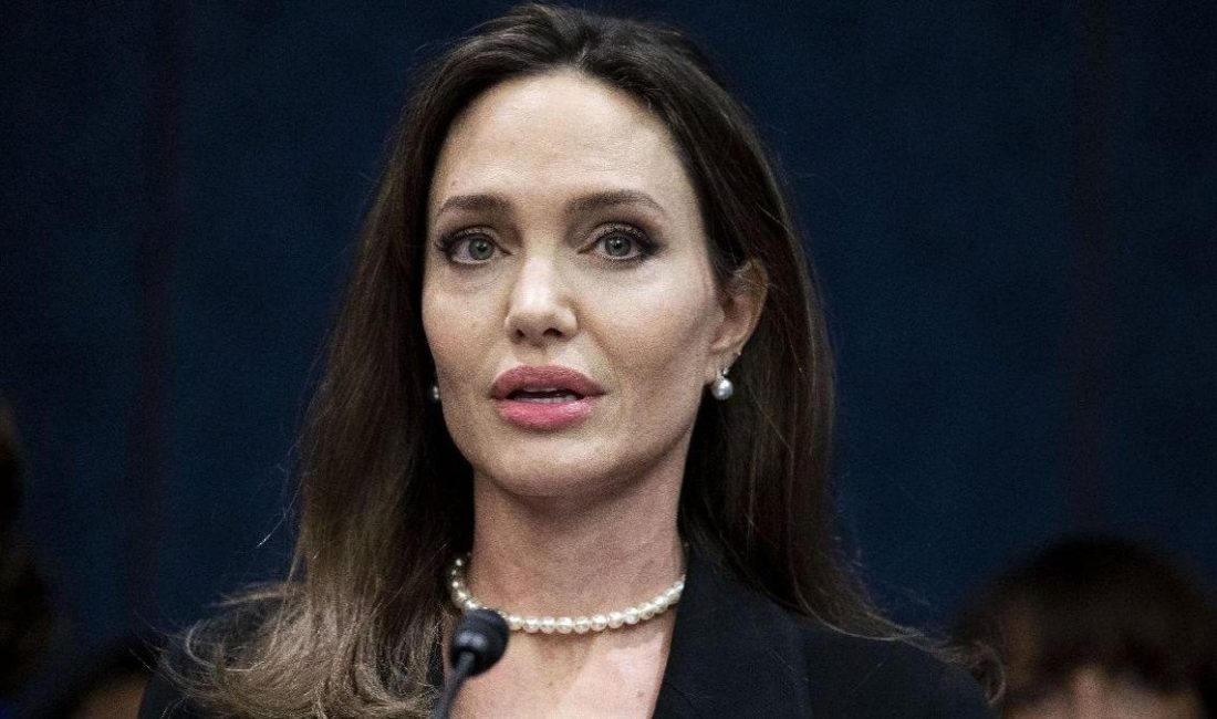 Ünlü oyuncu Angelina Jolie