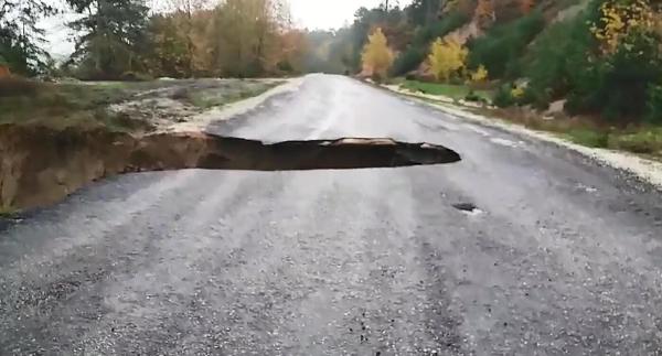 YENİCE’DE YAĞIŞ SONRASI YOL