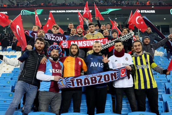 Selay SAYKAL/TRABZON,(DHA)- Trabzonsporlu taraftarlar,