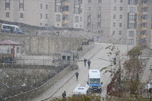 YÜKSEKOVA’DA KAR YAĞIŞI Hakkari’nin