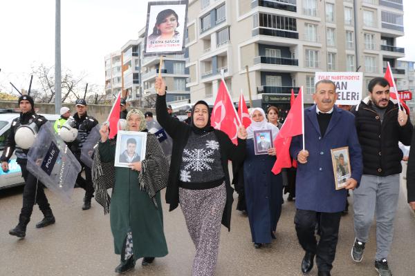 Behçet DALMAZ/VAN, (DHA)-VAN’da çocukları