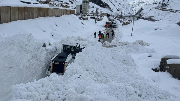 HAKKARİ-ŞIRNAK YOLU ULAŞIMA AÇILDI