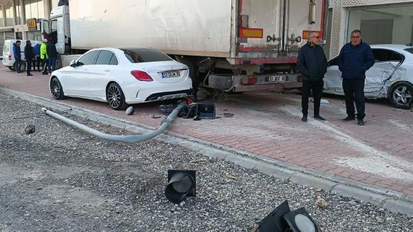 Ahmet AKKUŞ/NUSAYBİN, (Mardin),(DHA)-MARDİN’de TIR’ın