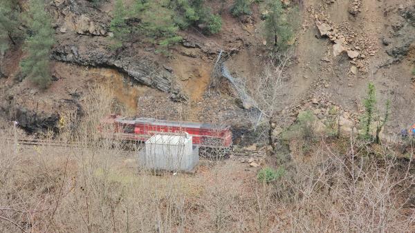 VİNÇLE RAYA OTURTULACAK Zonguldak-Karabük arasında