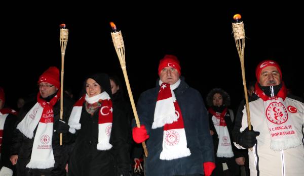 SARIKAMIŞ ŞEHİTLERİ ANISINA MEŞALELİ