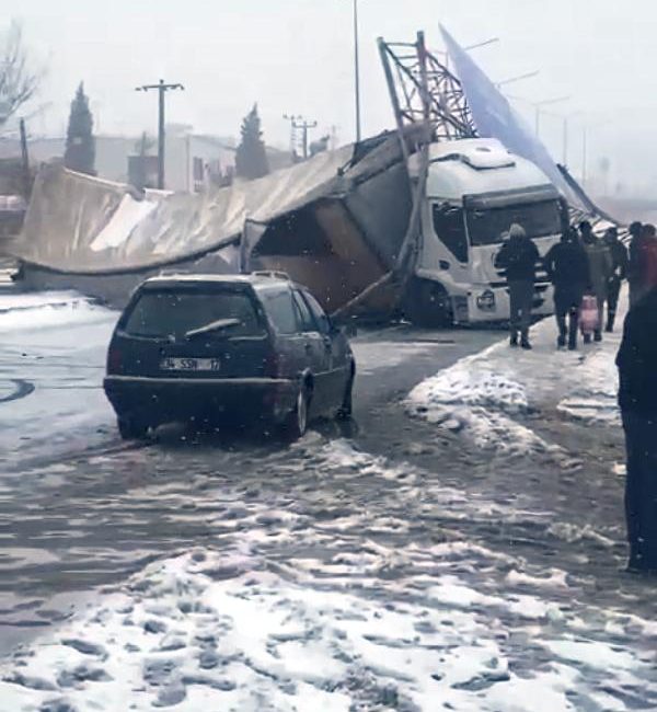 MALKARA’DA KAZA YAPAN TIR