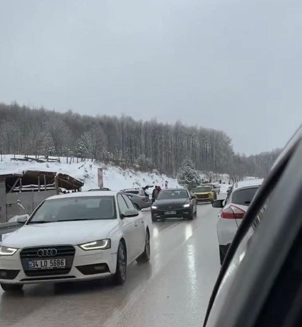 ULUDAĞ YOLUNDA YOĞUN ARAÇ