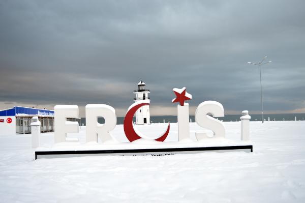 ERCİŞ’TE KAR KALINLIĞI 40