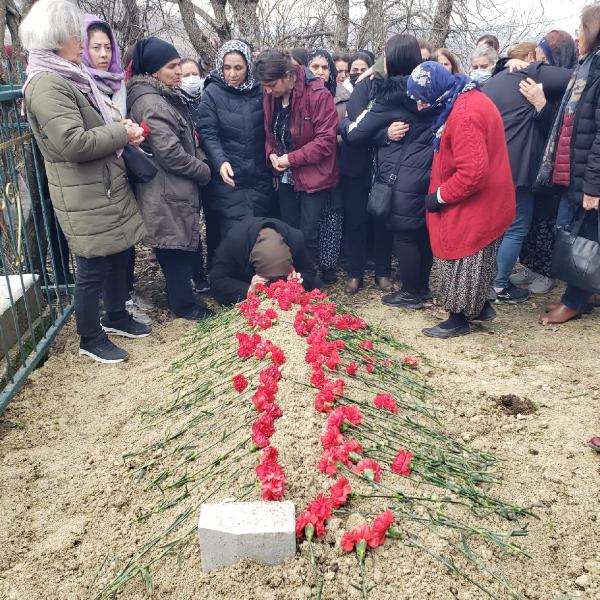 ‘KIZIMIN MEZAR TAŞLARINA MI