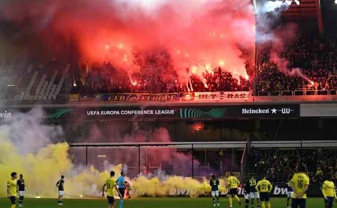 UEFA'dan Fenerbahçe'ye ceza geldi.