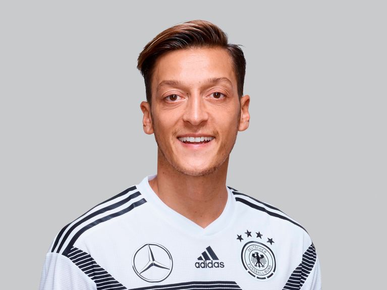 Eski yıldız Mesut Özil,