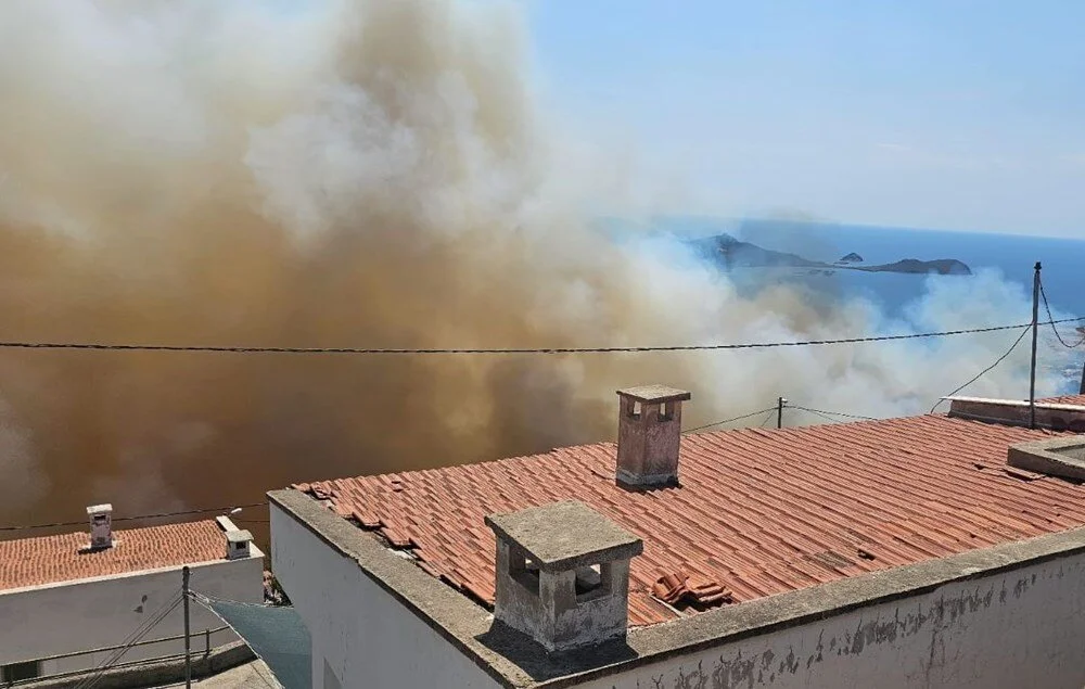 İzmir’de Orman Yangını: Bir Site Boşaltıldı