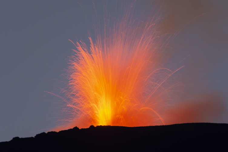 İtalya’nın güneyindeki Etna Yanardağı,